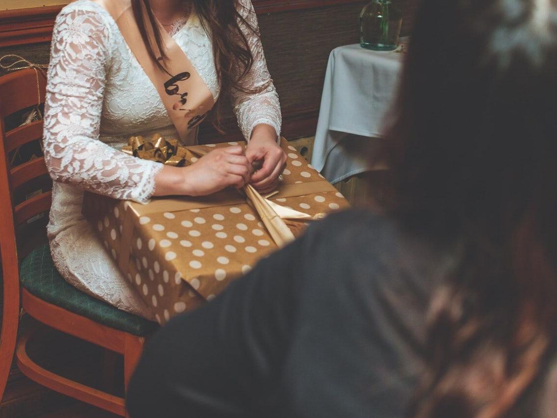10 Perfect Gift Ideas for Your Best Friend Who is a Bride to Be